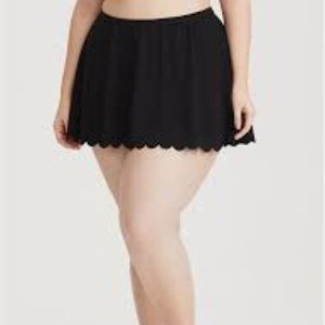 Torrid size 6 scalloped edge swimskirt.